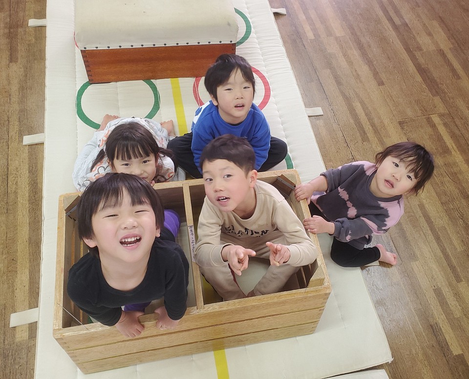 幼児クラス練習合間の遊びタイム、４月～、内２名は小学生クラスへ、各年齢ごとにみんな日々成長しております♪