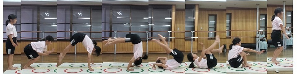 ちょっと体操競技ちっくな“前転”、美しくエレガントですね♪　Iちゃん、日々練習を反復することで自然な動きとなってきました！