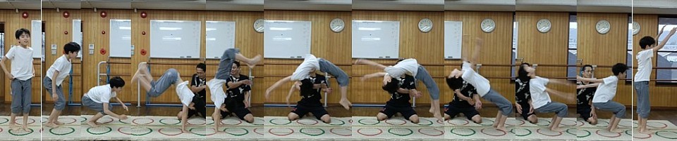 川西池田こども体操教室初バク転成功者S君、運動センスの塊なのです！ちゃんと見て下さいね。バク転を補助しない見極めって難しいんです！！一切触っておりません^^