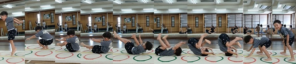 幼児クラスNEWフェイスSちゃん、たった１カ月間のレッスンで100点満点の前転をマスター！いつもニコニコ、レッスンの雰囲気を盛り上げてくれます！