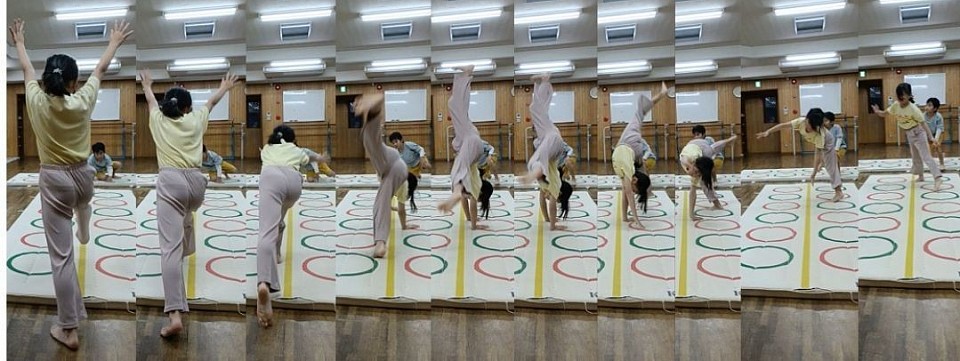 側転の後ろ足が真上に上がってこない、やや斜めに回っている、ここから抜け出すことに苦労していたMちゃん、やっと真上を通過するようになりました！あとは膝を伸ばすだけ、大手です！