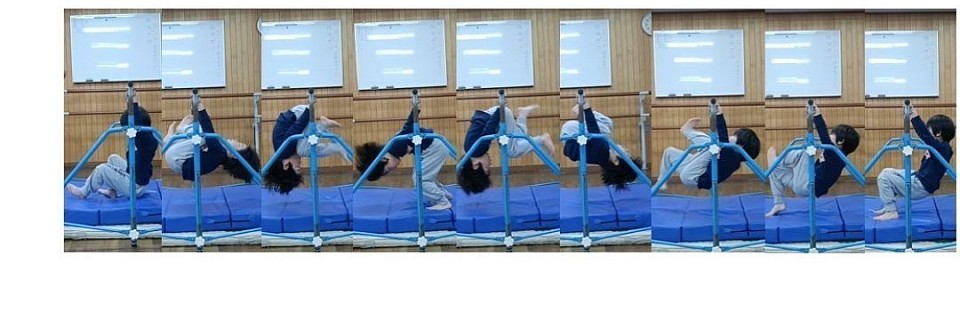 まずは足抜き回りから、T君、体験初見ではガッチガチに身体や動きが固まってました、それがみるみる柔らかくなってきて、数分後には１人で出来ましたよ♪